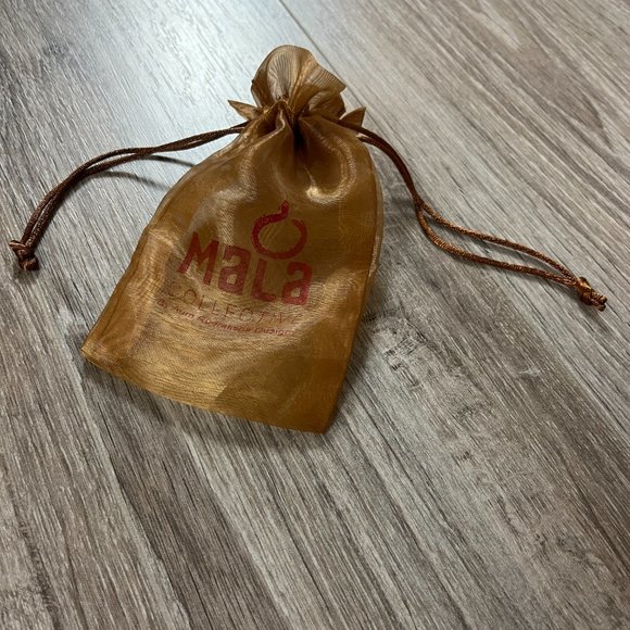 MALA COLLECTIVE • Peace Bracelet • Howlite, Rudraksha and Silver - Picture 7 of 8